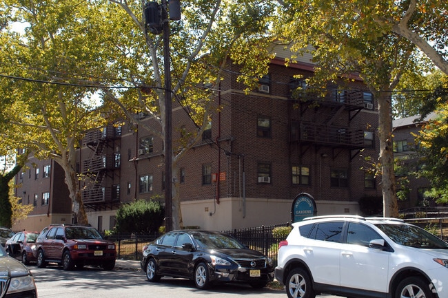 Building Photo - Arlington Gardens - 5 Buildings