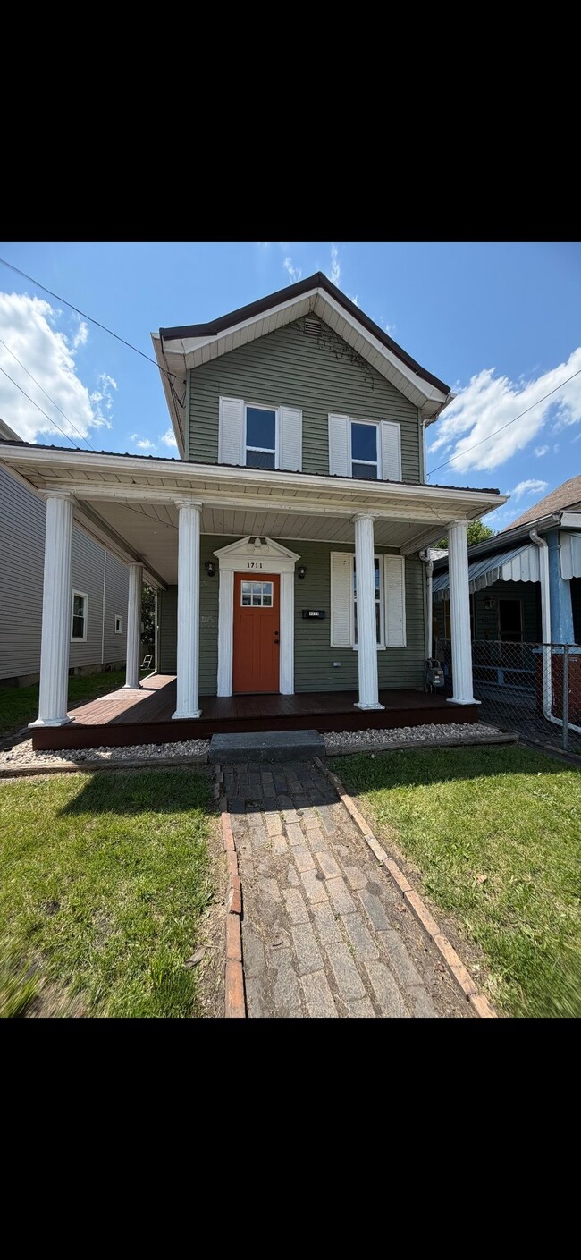 Building Photo - 1711 4th Ave