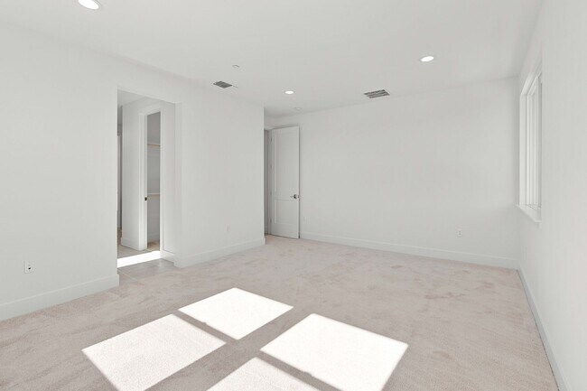 Building Photo - Modern 3-Story New Construction Home in Napa