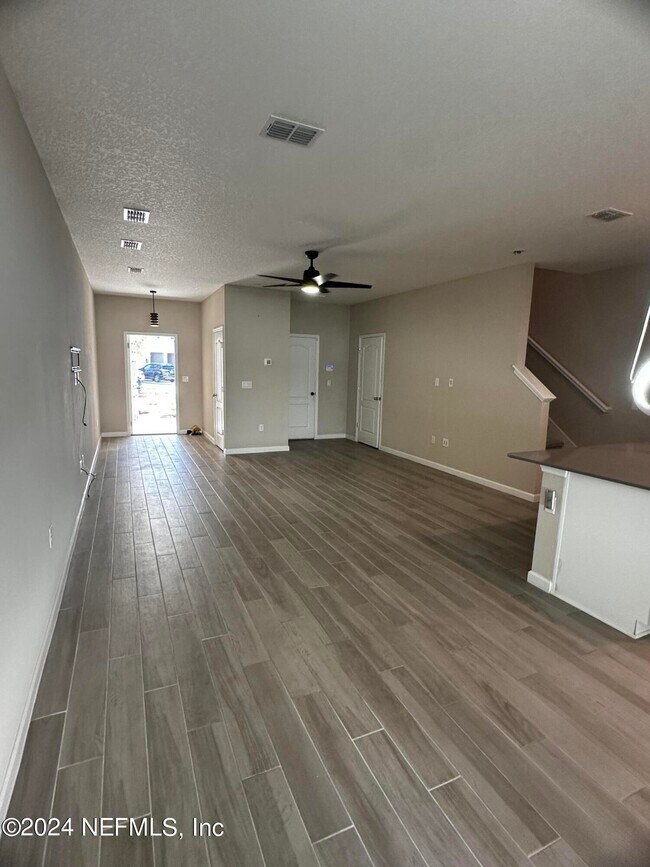 Building Photo - 7371 Palm Hills Dr