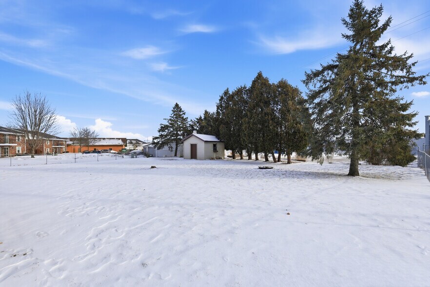 Building Photo - 809 W Ridgeview Dr