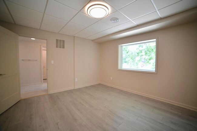 Building Photo - 1410 E Capitol Dr