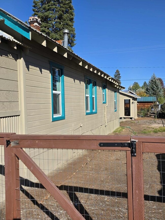 Building Photo - 310 Fir St