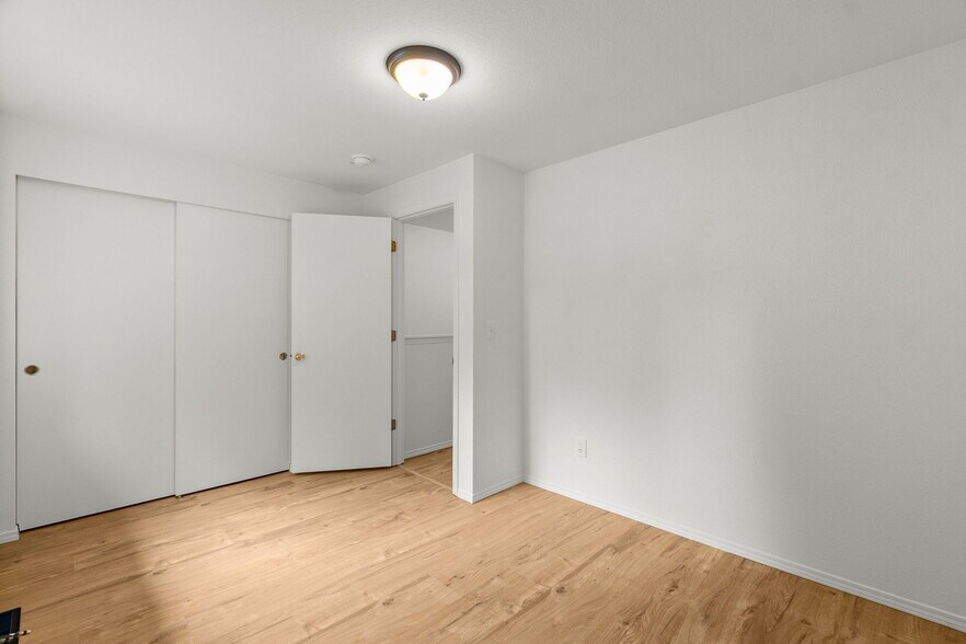 Building Photo - 1102 Irving St SW