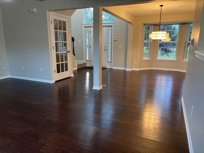 Building Photo - 5895 Mill Oak Dr