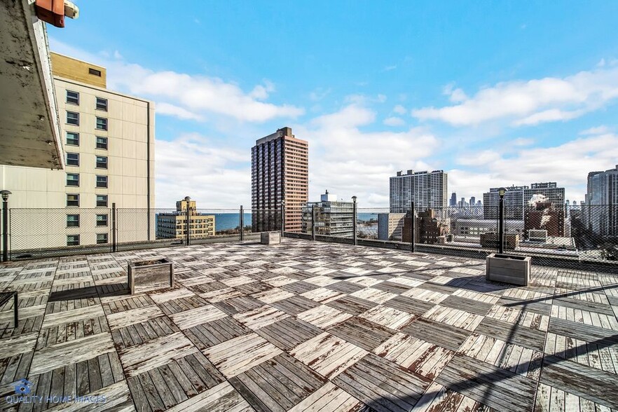 Rooftop - 360 W Wellington Ave