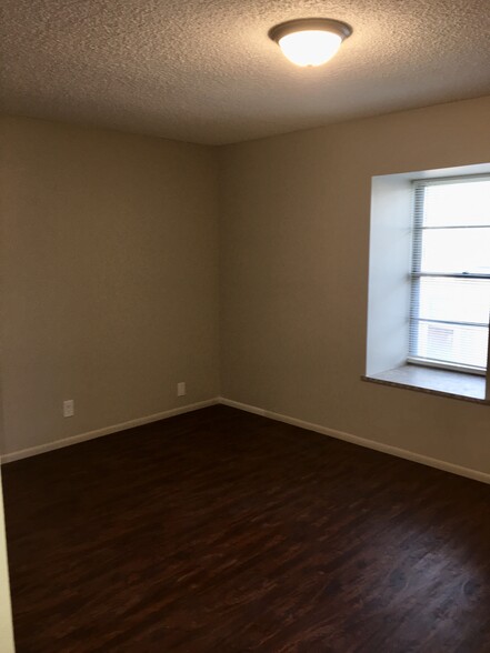 Master Bedroom - 4715 SE Adams Blvd