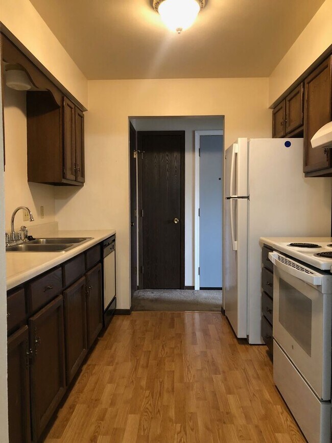 Primary Photo - 3355 W Laskey Rd