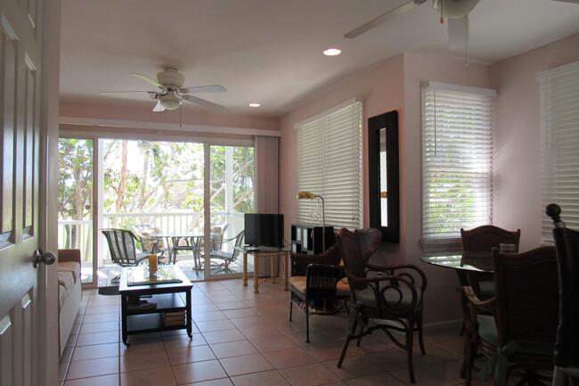 Building Photo - Fully Furnished 2 Bed 1.5 bath Home in the Key West Golf Club Community