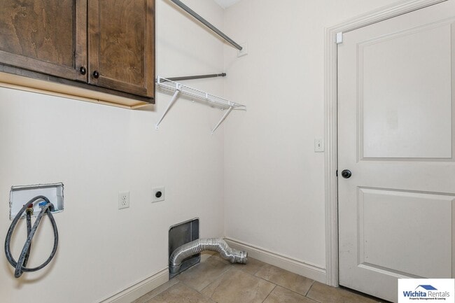 Building Photo - Andover Schools - 4 bedroom 3 bath