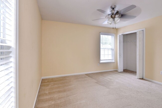 Building Photo - Spacious Home in York County