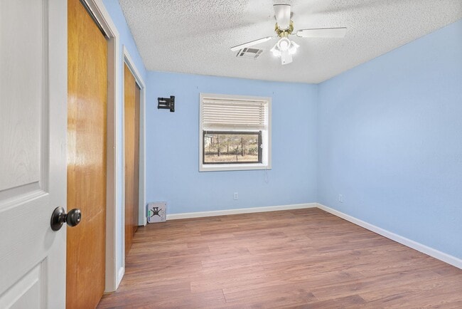 Building Photo - 3 bedroom 2 bath home with Acreage