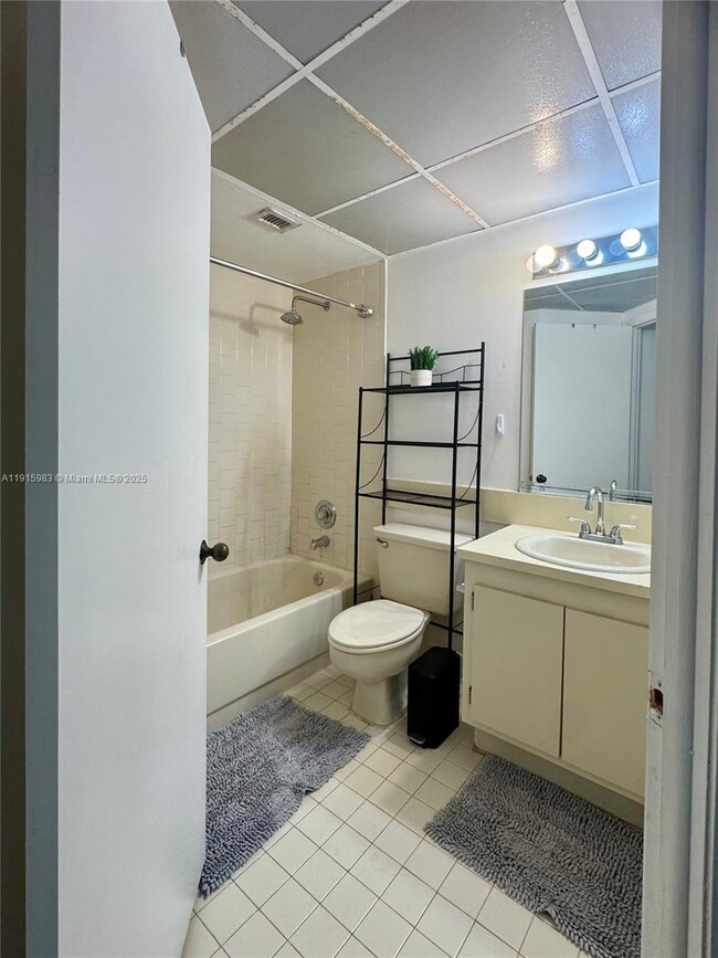 Building Photo - 8290 Lake Dr