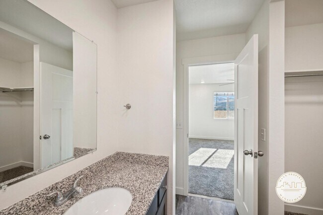 Building Photo - Dublin Farms Townhomes