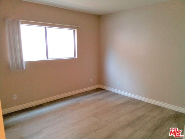 Building Photo - 11230 Camarillo St