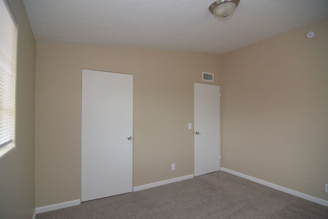 Building Photo - Updated 2 Bedroom 1 Bath! Located in Convenient Central Tucson Location!