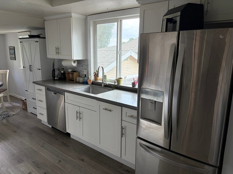 Building Photo - 2320 Saxon St