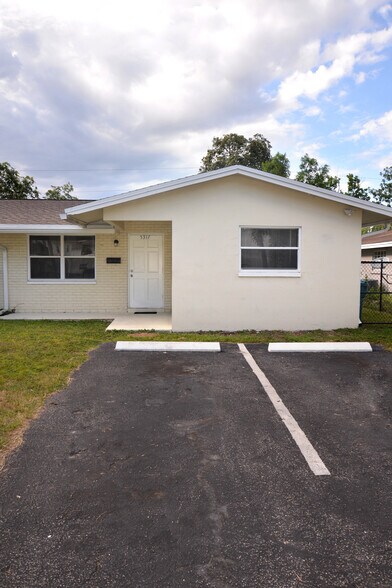 Building Photo - 5317 NW 18th Ct