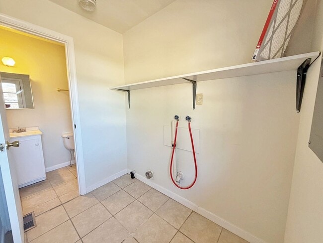 Building Photo - 3 Bedroom Brick Rancher in North Chesterfield