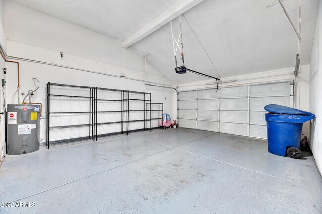 Building Photo - 325 E Bluebell Ln