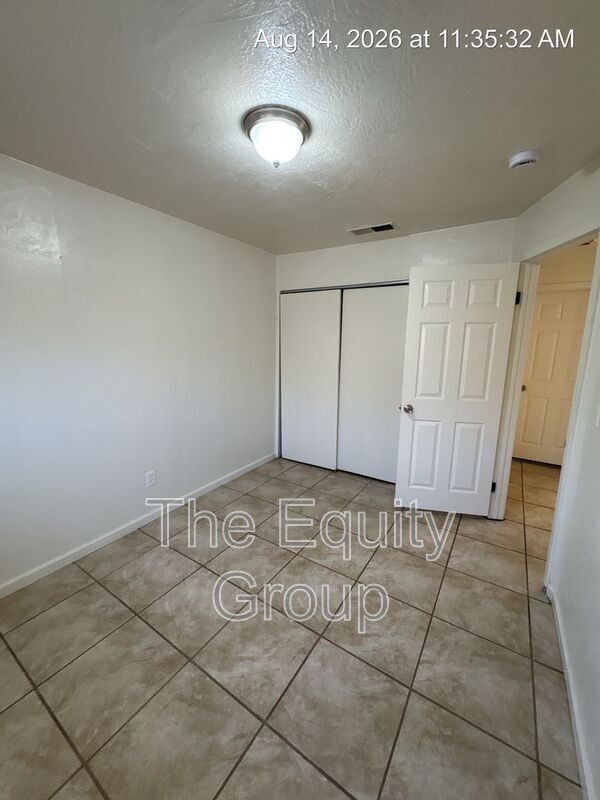 Building Photo - 527 S Garden St