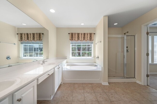 Building Photo - Creekside at Brentwood!
