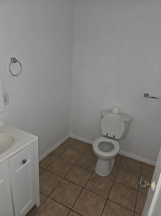 Building Photo - Fourth Street