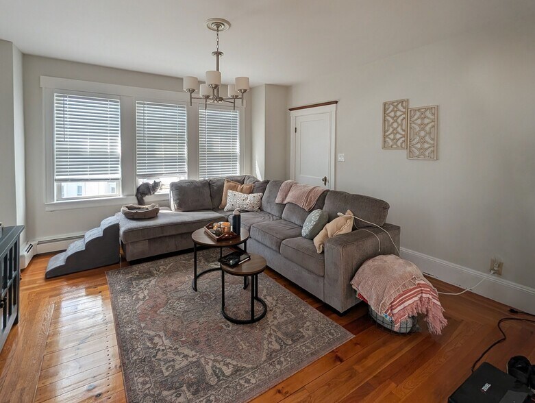 Building Photo - 77 Lawrence St