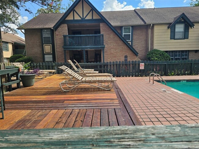 Building Photo - 8287 Kingsbrook Rd