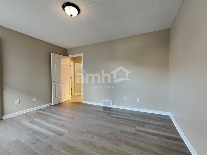 Building Photo - 1449 Albon Dr