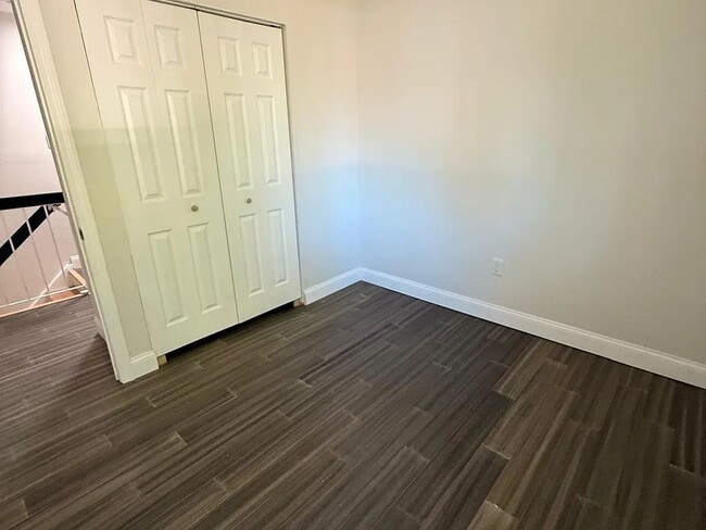 Building Photo - Welcome to this beautifully updated 3-bedroom, 2 full-bath 1400 sqft of modern living space.