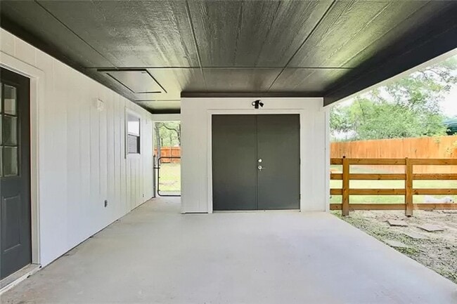 Building Photo - 128 Pollyanna Dr
