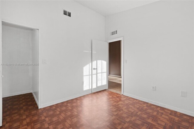Building Photo - 2911 SE 13th Ave