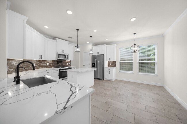 Building Photo - 206 Elianne Lace Ct