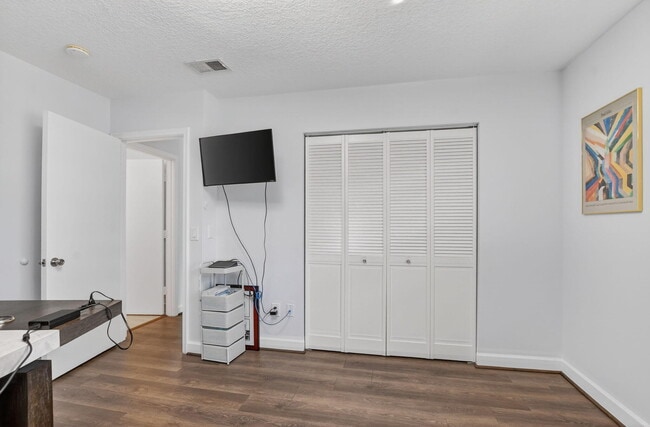 Building Photo - 21911 Cypress Dr
