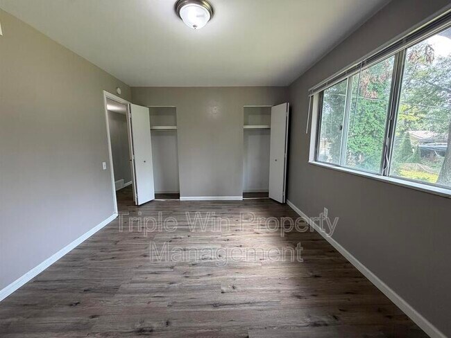 Building Photo - 11050 Linnell Dr