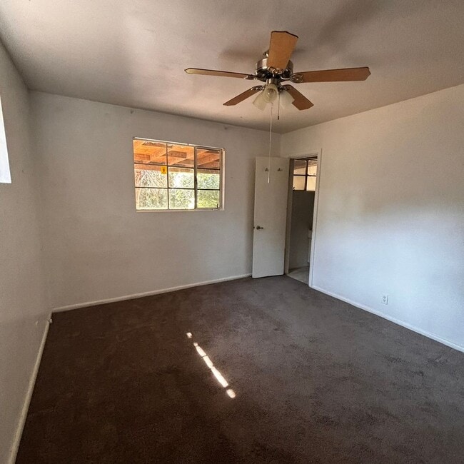 Building Photo - 4 Bedroom House in Hudson Park