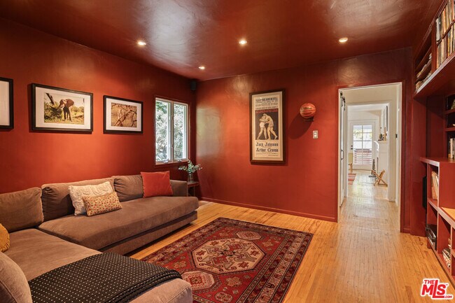 Building Photo - 8534 Walnut Dr