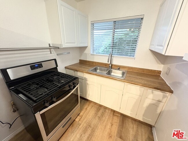 Building Photo - 534 Santa Clara Ave