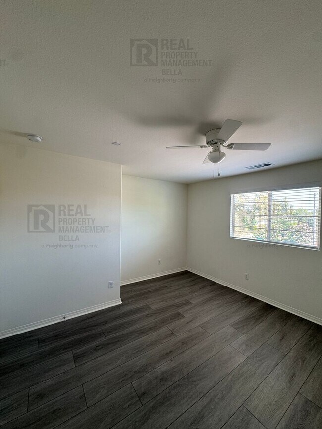 Building Photo - Cul-De-Sac Home in Heritage Lake Featuring Downstairs Bedroom & Bath + Loft