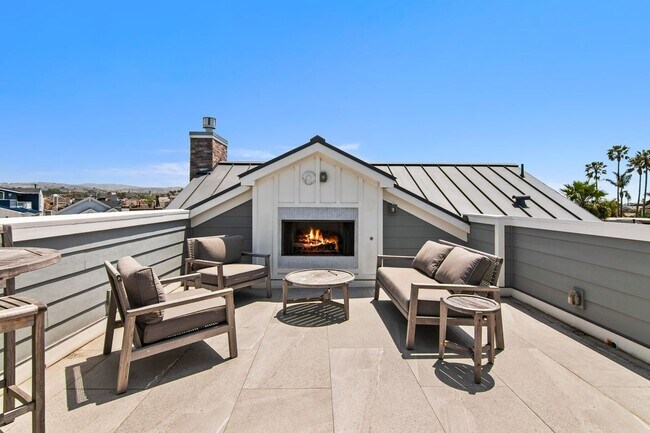Building Photo - 211 Topaz Ave