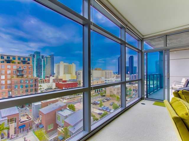 Building Photo - Gorgeous Downtown Condo with Spacious Floo...