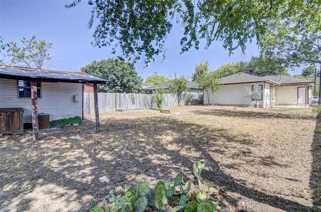 Building Photo - 4605 Ribbecke Ave