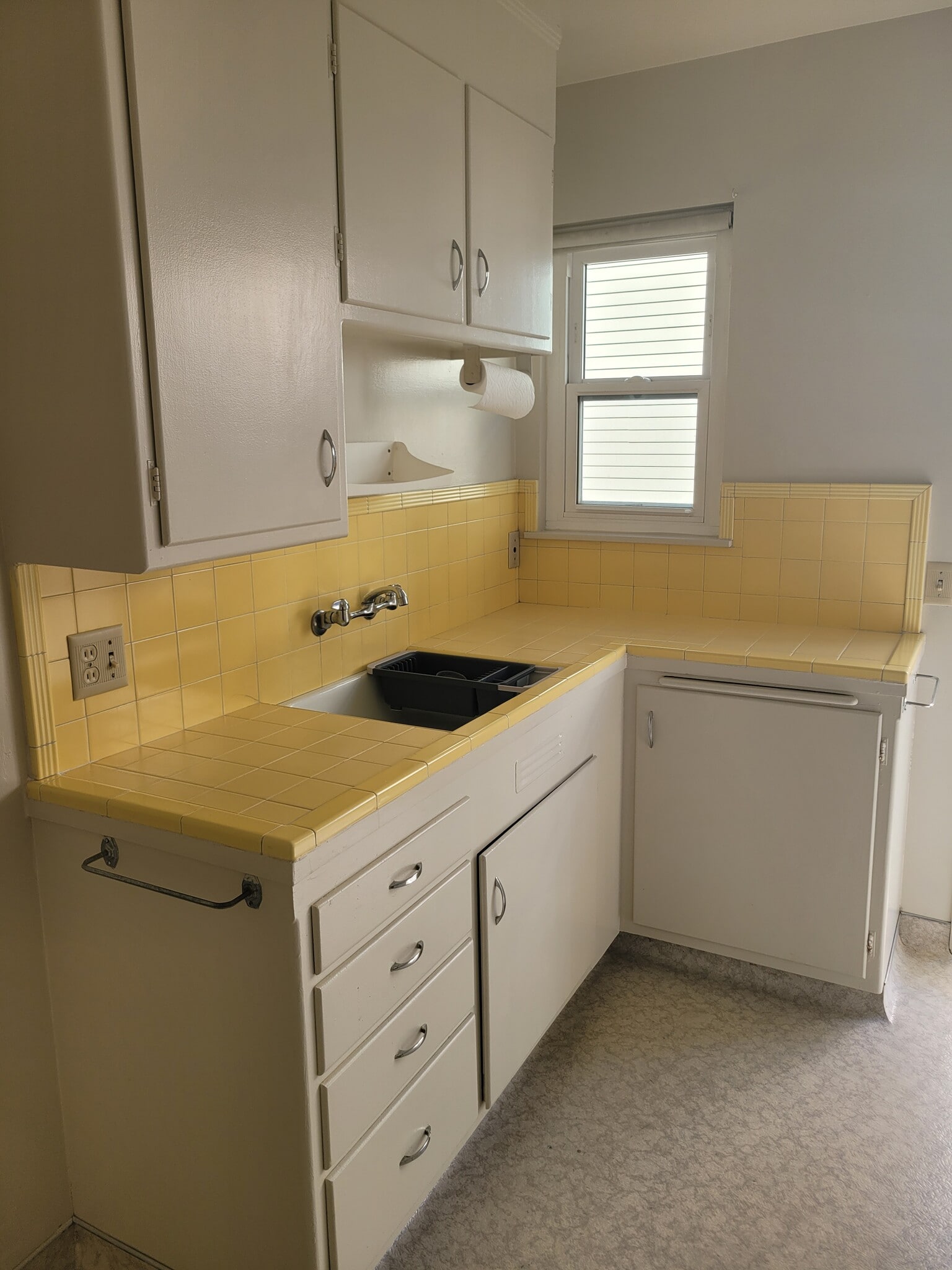 Building Photo - 5363 James Ave