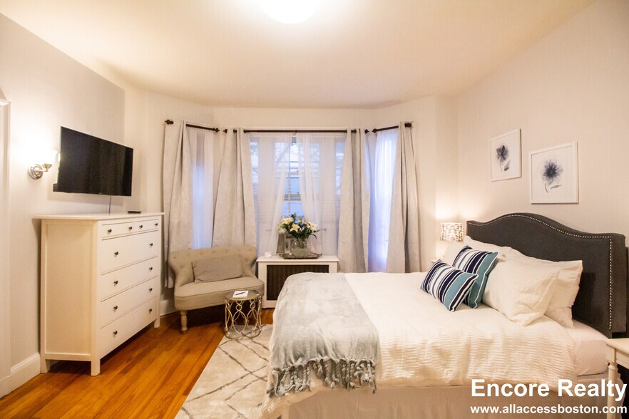 Building Photo - 1253 Beacon St