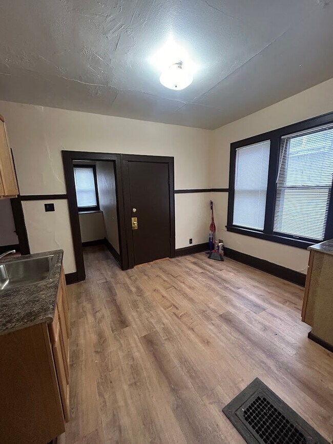 Building Photo - 1530N29thJ