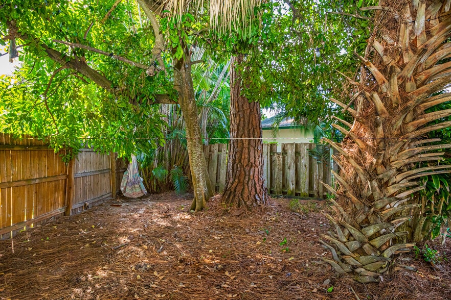 Building Photo - 9341 Green Meadows Way