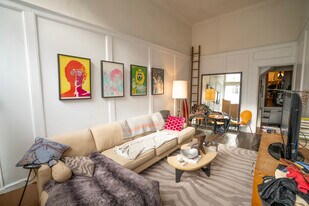 Building Photo - 814 Elm St