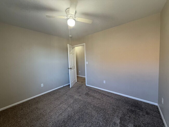 Building Photo - Nice Three Bedroom Townhome 80916