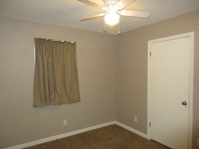 Building Photo - Cute 3 Bedroom in Pace